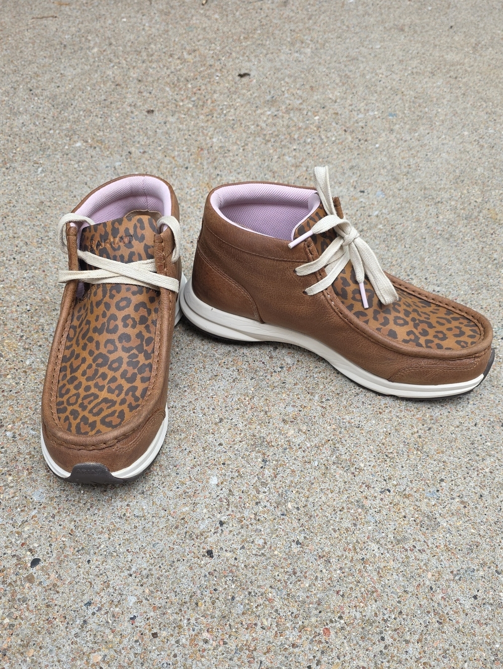 Ariat Spitfire Chasing Cheetah Leopard Print Chukka Boots Shoes Size 8.5